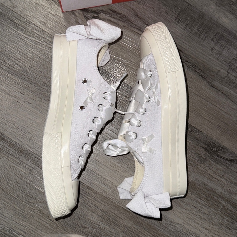 Converse with Bows - Picture 2 of 6
